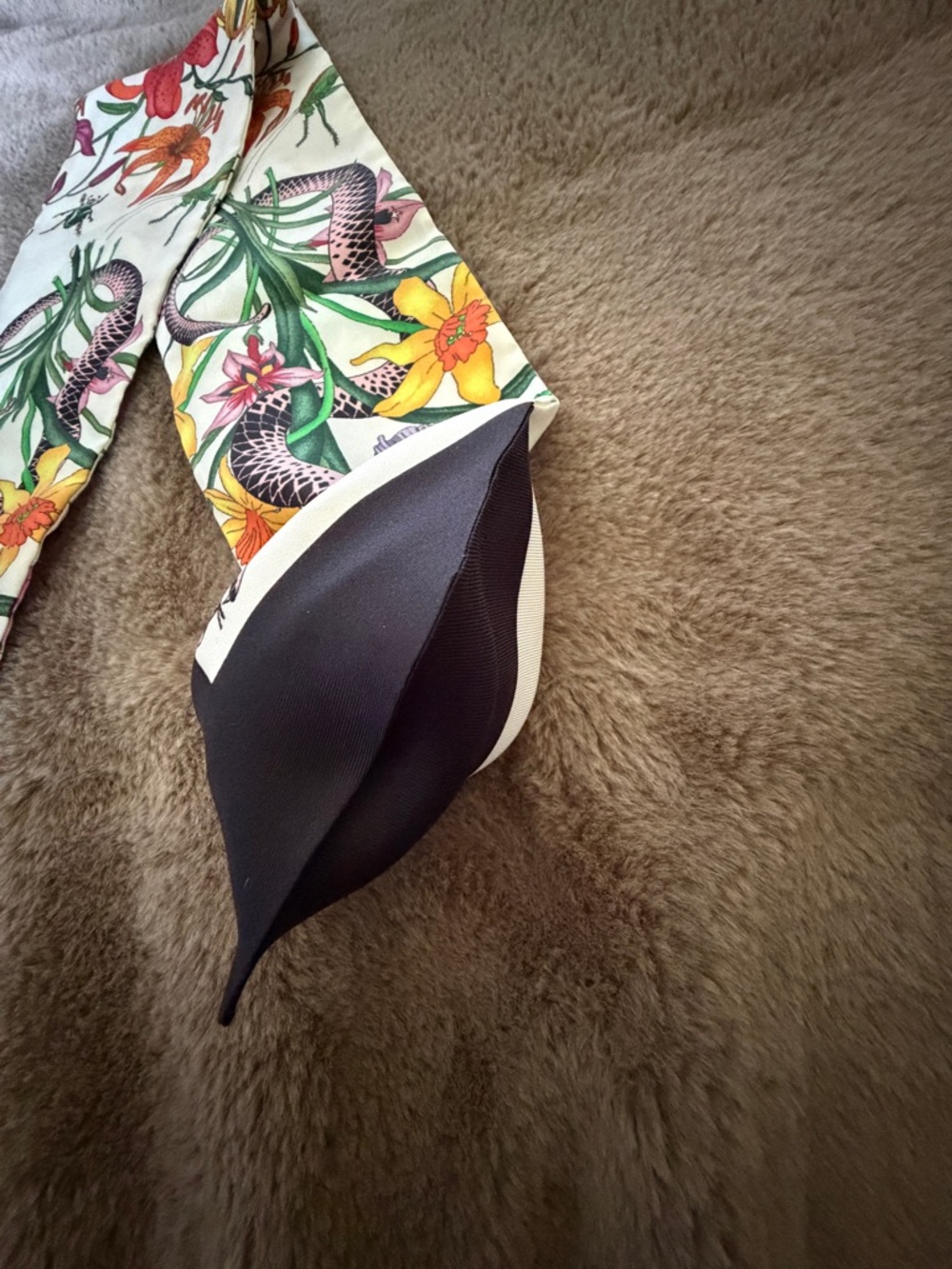 GUCCI Floral & Snake Print Silk Neck Scarf - Picture 3 of 4